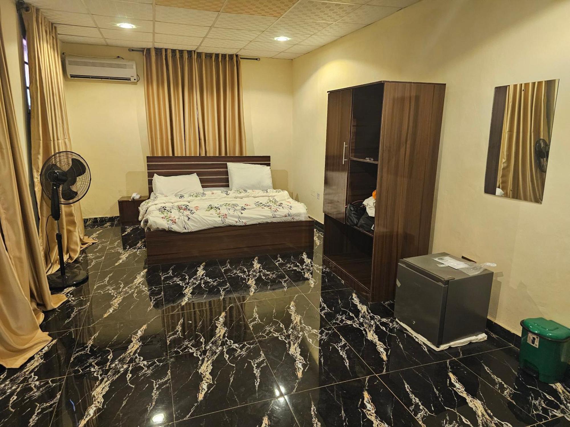Bmh Hotel & Suites イバダン エクステリア 写真